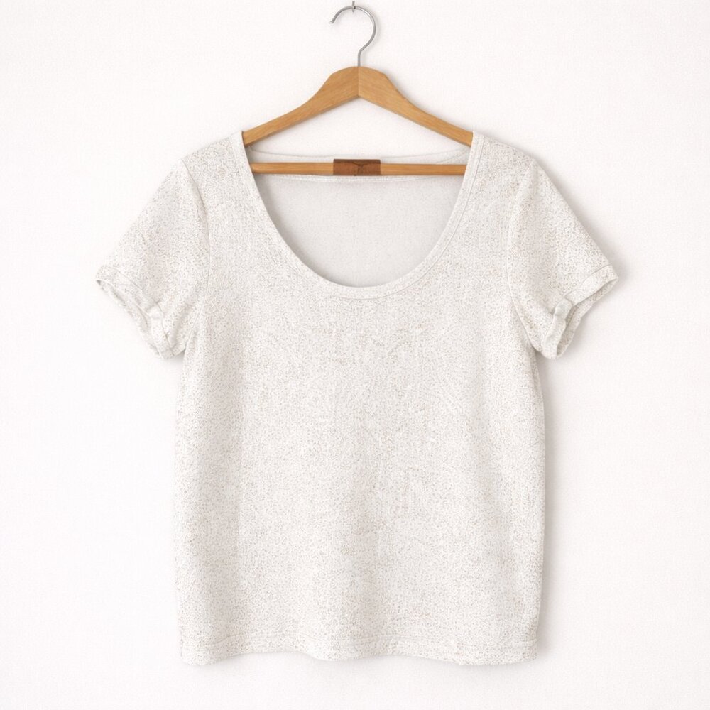 LOVE & LEGEND | White & Gold Sparkle Shimmer Holiday Tee Shirt – Women’s 1X